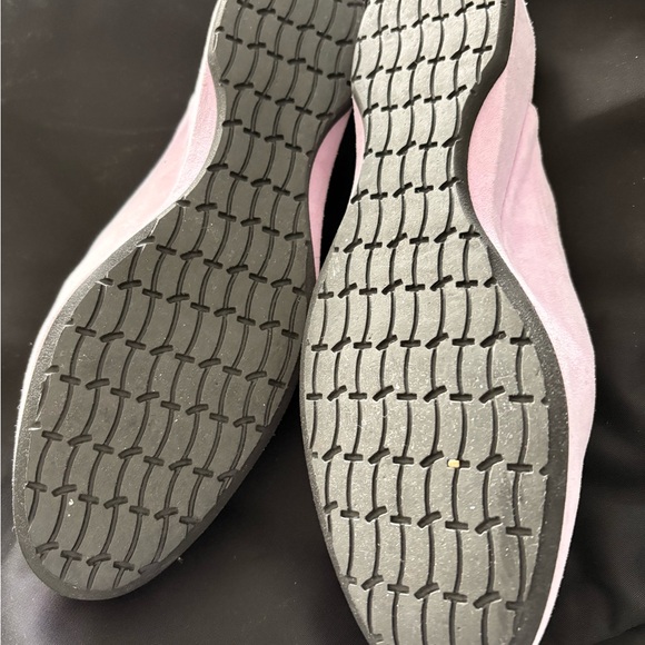 Lavender &White Women's Slides. WORN ONCE - Picture 3 of 3